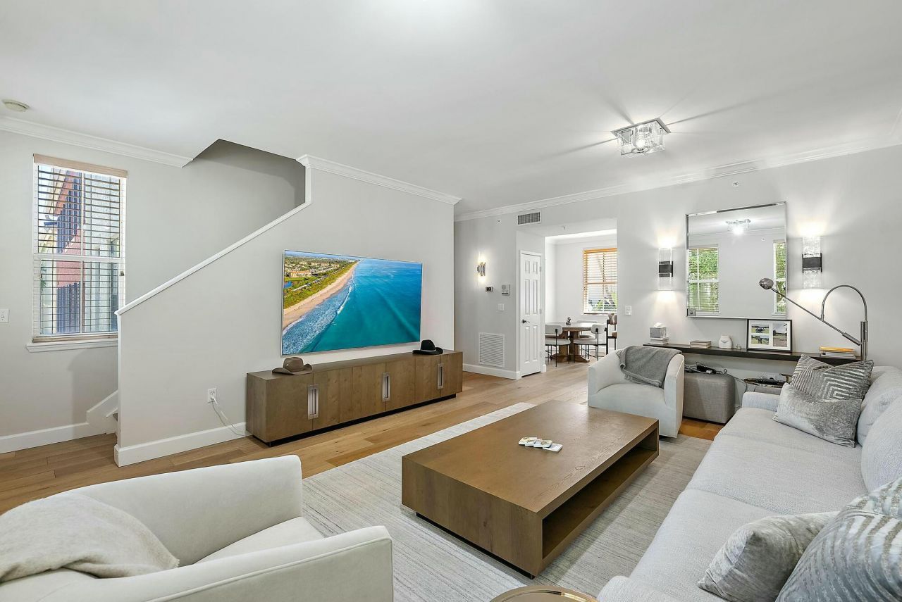 696 Fern Street, West Palm Beach, FL 33401 Photo