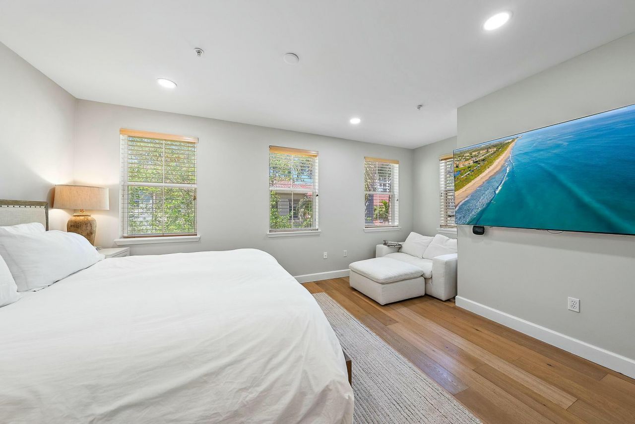 696 Fern Street, West Palm Beach, FL 33401 Photo