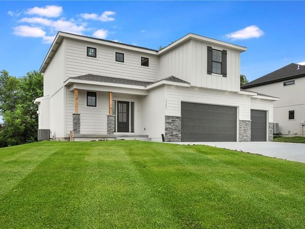 3904 SW Flintrock Drive, Lee's Summit, MO 64082