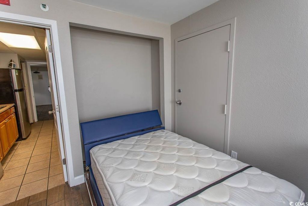 6804 Ocean Blvd. N Photo 15