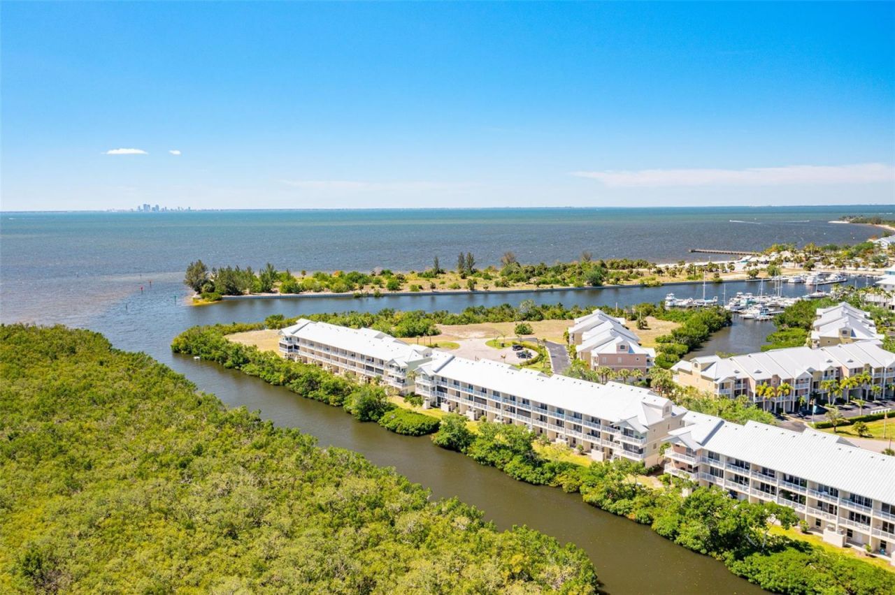 3248 Mangrove Point Drive, Ruskin, FL 33570 Photo