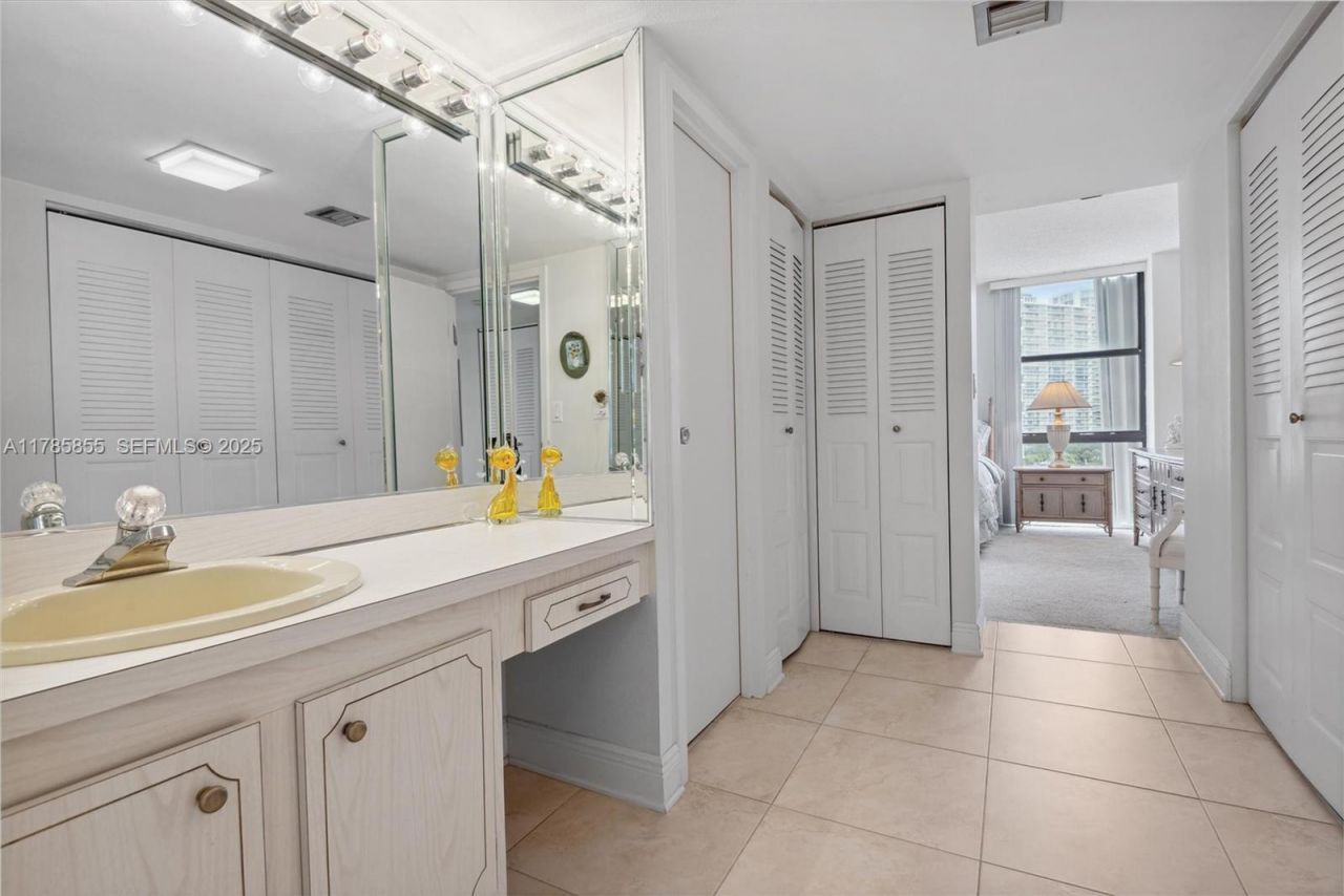 3625 N Country Club Dr, Unit 603, Aventura, FL 33180 Photo