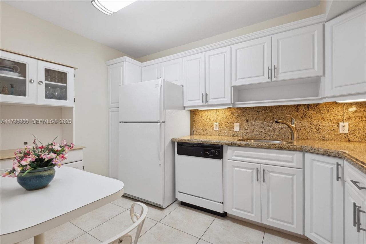 3625 N Country Club Dr, Unit 603, Aventura, FL 33180 Photo