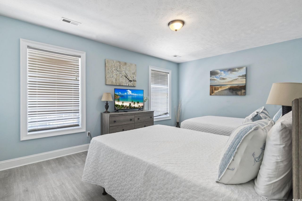 1508 Hillside Dr. S Photo 13