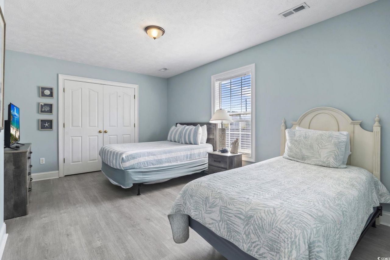 1508 Hillside Dr. S Photo 32