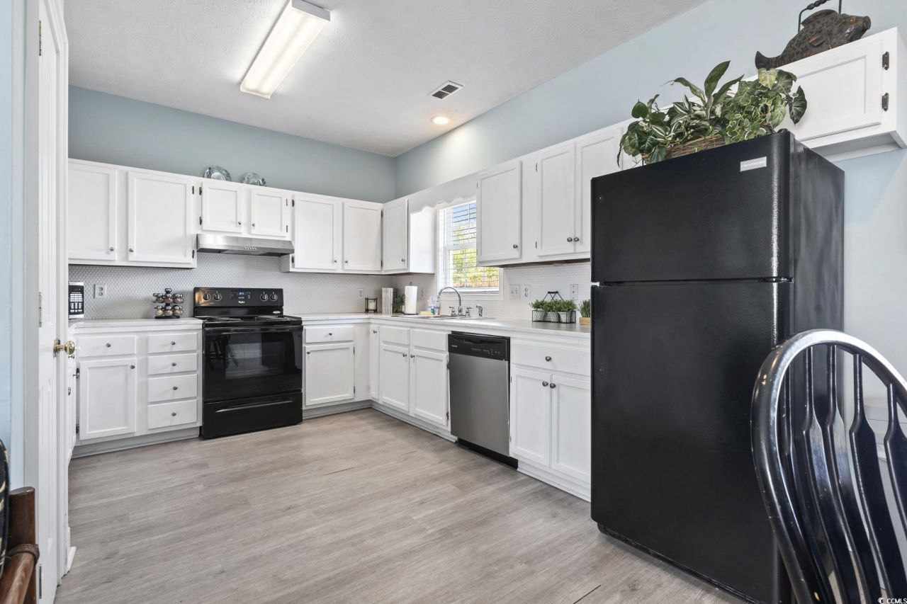 1508 Hillside Dr. S Photo 4