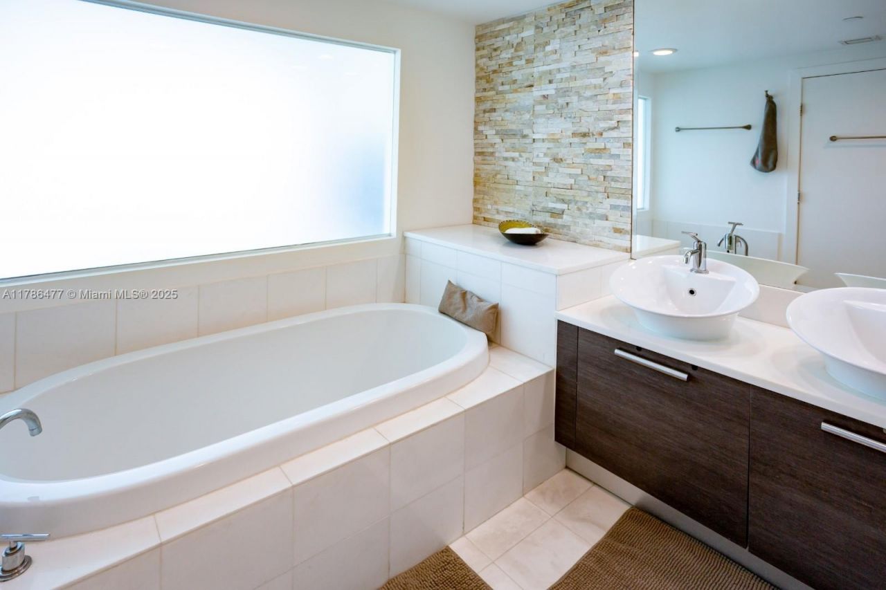 2950 NE 188th St, Unit 401, Aventura, FL 33180 Photo