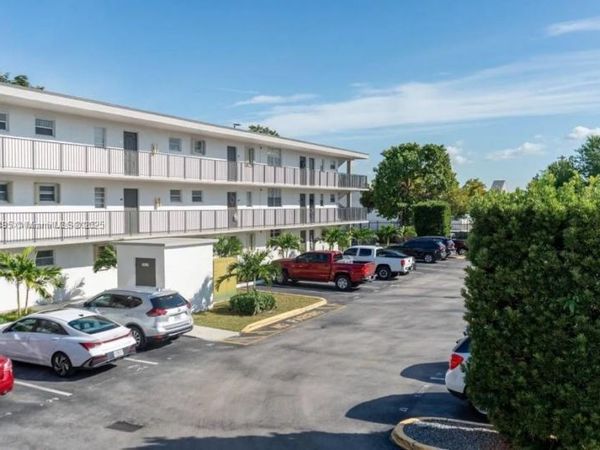 Unit C211, Miami, FL 33183
