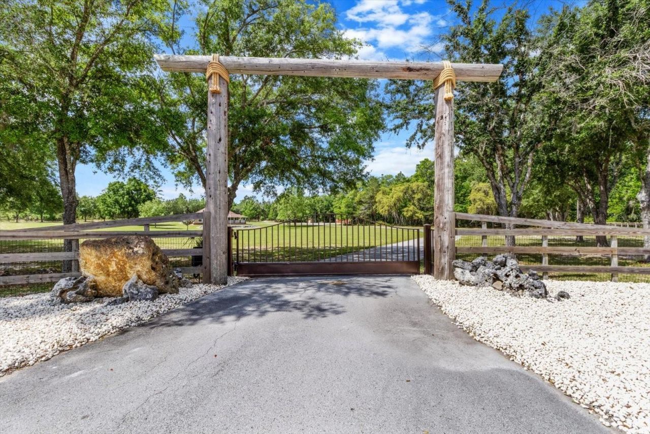 6854 W Sentinel Post Path, Beverly Hills, FL 34465 Photo