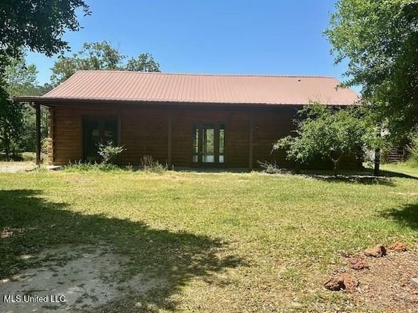 65 Quitman Perry Road, Carriere, MS 39426