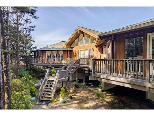 3735 HIGHWAY 101, Yachats, OR 97498