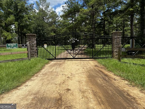 1564 Eagles Point, Surrency, GA 31563