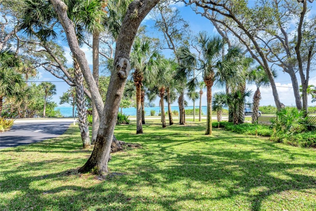 925 Indian River Drive, Sebastian, FL 32958 Photo