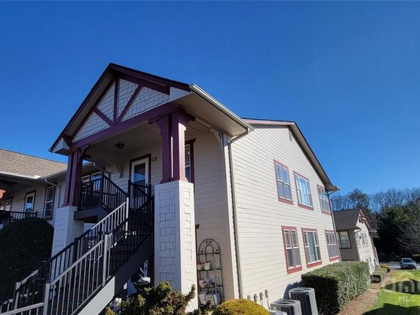 2306 Deermouse Way, Hendersonville, NC 28792