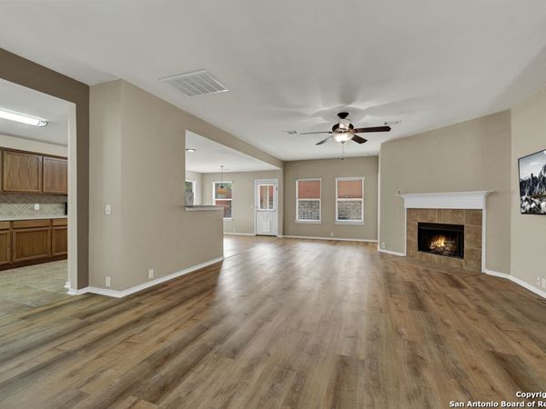 15619 hastings, Selma, TX 78154