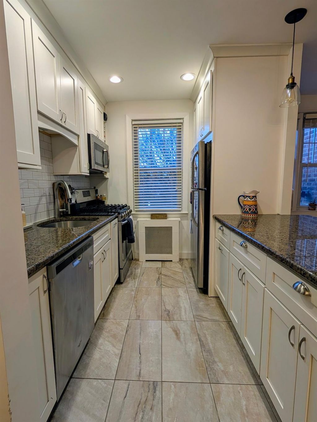 200 N Village Avenue, Unit Apt B1, Rockville Centre, NY 11570 Main Photo