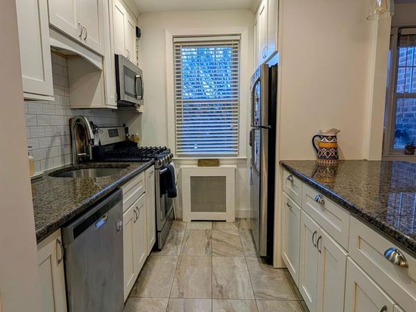 200 N Village Avenue, Unit Apt B1, Rockville Centre, NY 11570