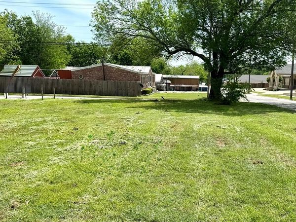 900 N Mason Street, Bowie, TX 76230