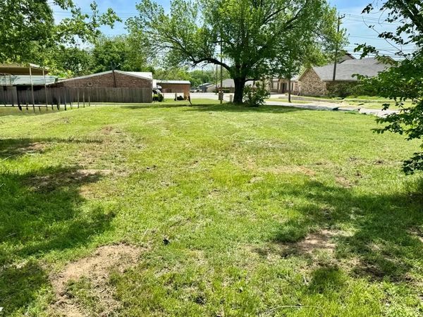 900 N Mason Street, Bowie, TX 76230
