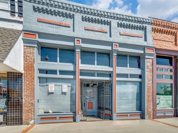 109 S Jefferson Street, Pilot Point, TX 76258