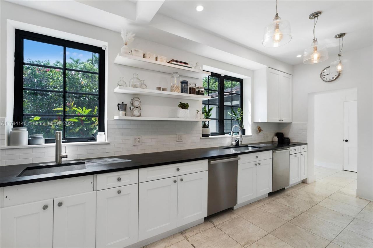 100 E Dilido Dr, Miami Beach, FL 33139 Photo