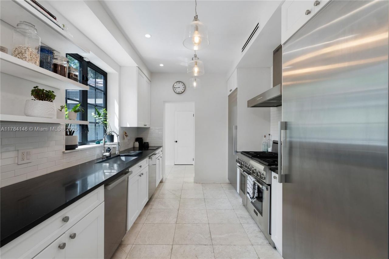 100 E Dilido Dr, Miami Beach, FL 33139 Photo