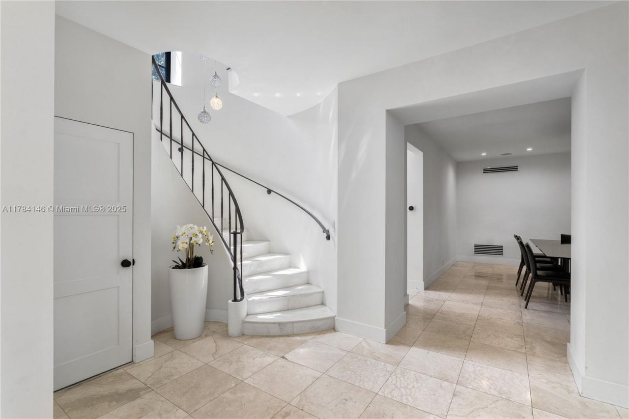 100 E Dilido Dr, Miami Beach, FL 33139 Photo