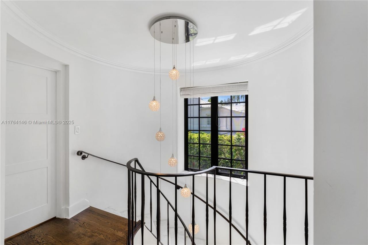 100 E Dilido Dr, Miami Beach, FL 33139 Photo