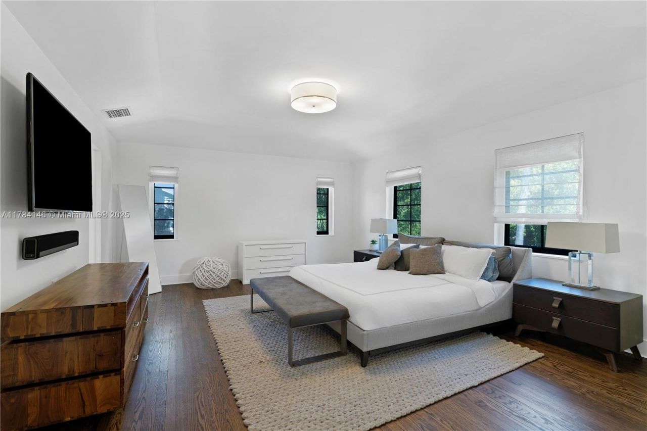 100 E Dilido Dr, Miami Beach, FL 33139 Photo