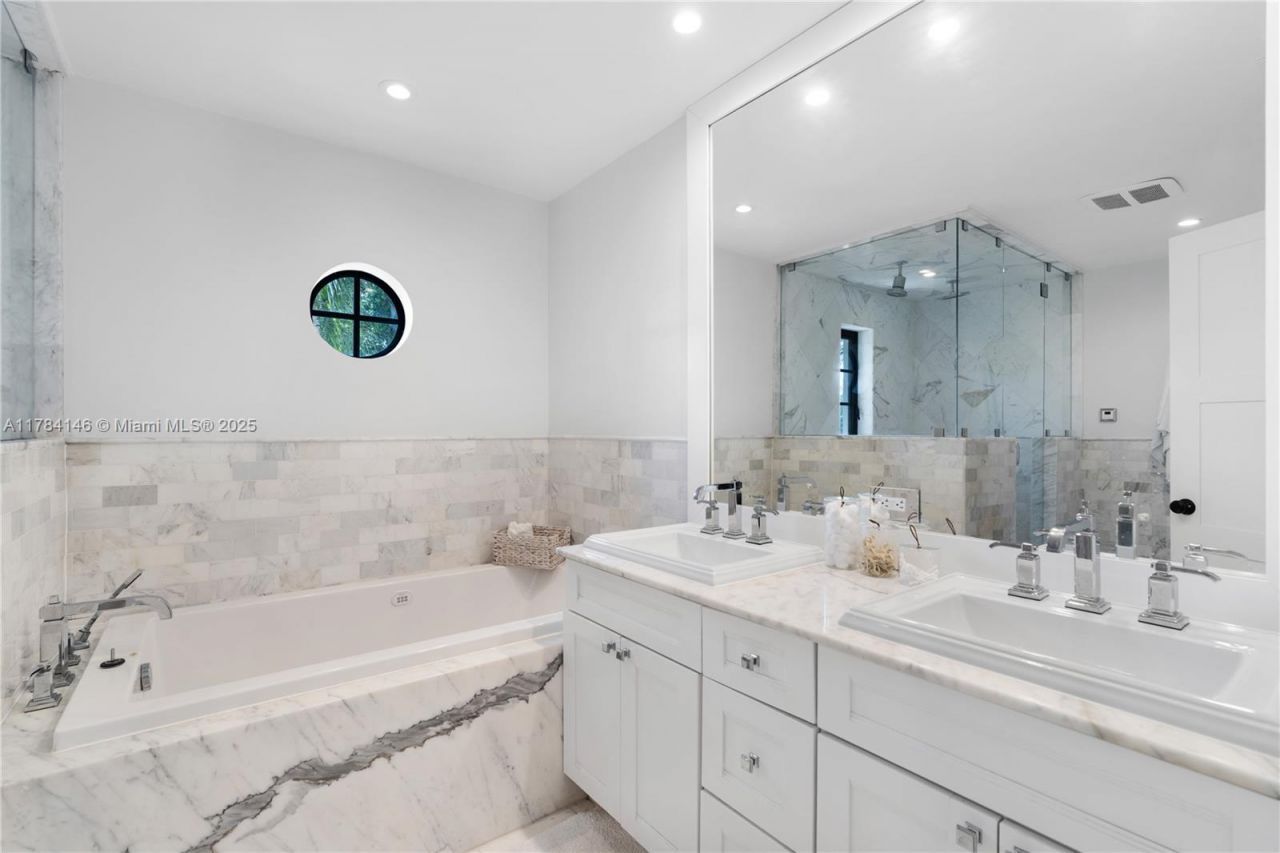 100 E Dilido Dr, Miami Beach, FL 33139 Photo