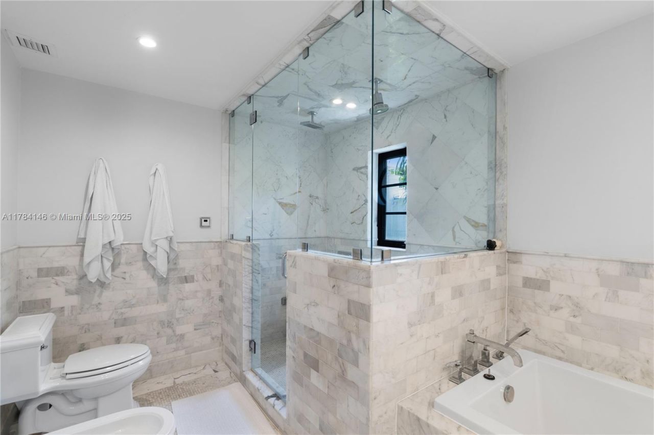 100 E Dilido Dr, Miami Beach, FL 33139 Photo