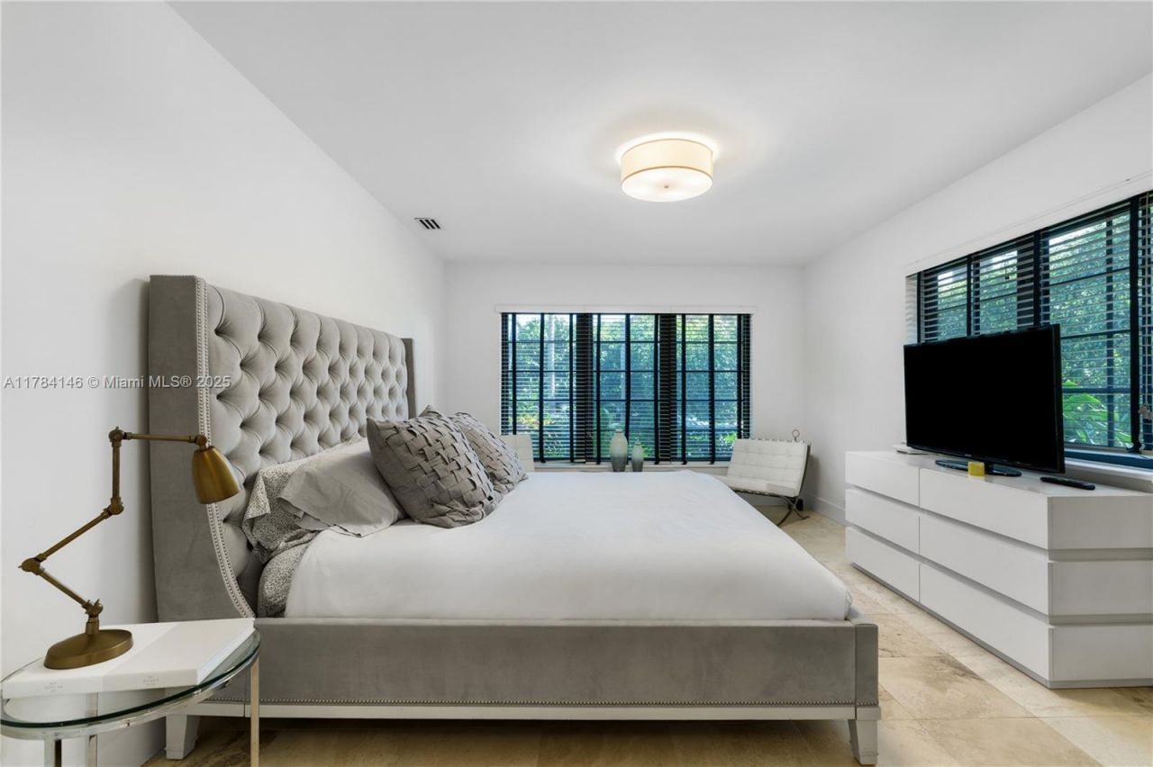 100 E Dilido Dr, Miami Beach, FL 33139 Photo