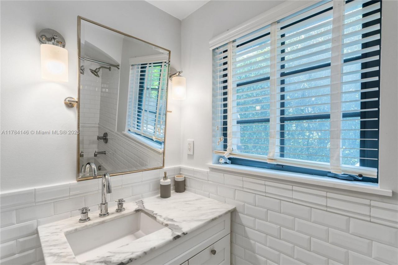 100 E Dilido Dr, Miami Beach, FL 33139 Photo