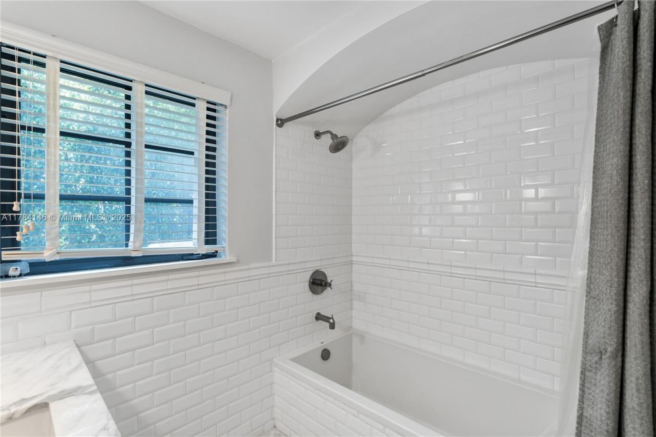 100 E Dilido Dr, Miami Beach, FL 33139 Photo