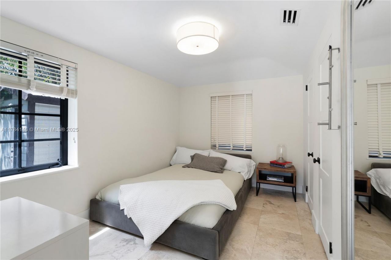 100 E Dilido Dr, Miami Beach, FL 33139 Photo