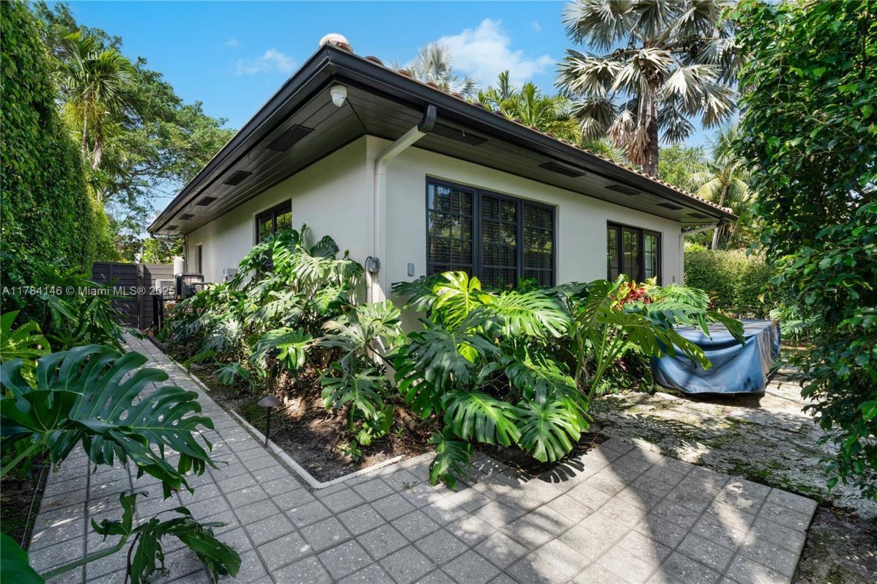 100 E Dilido Dr, Miami Beach, FL 33139 Photo