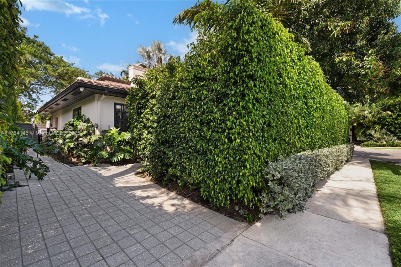 100 E Dilido Dr, Miami Beach, FL 33139 Photo