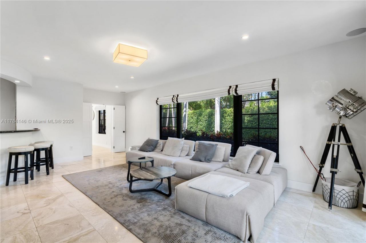 100 E Dilido Dr, Miami Beach, FL 33139 Photo