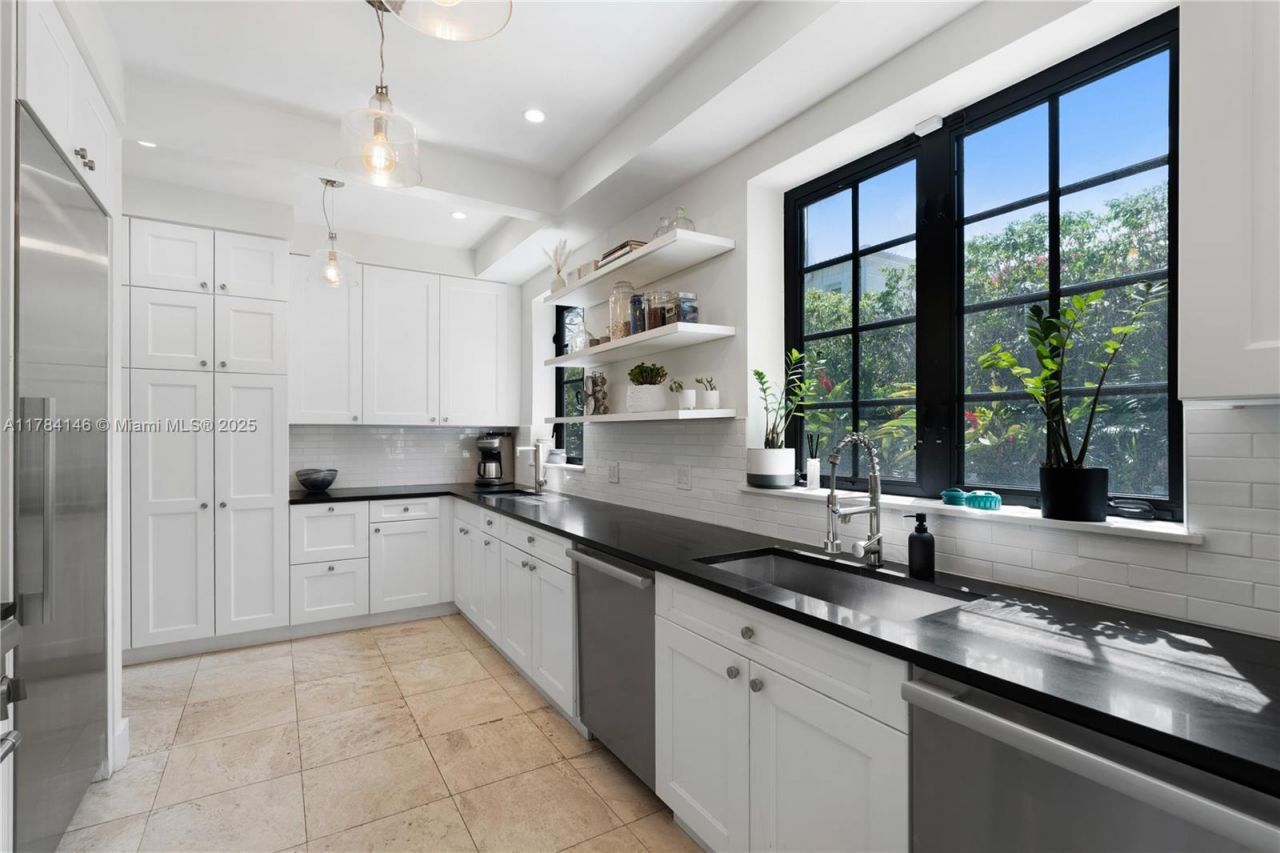 100 E Dilido Dr, Miami Beach, FL 33139 Photo