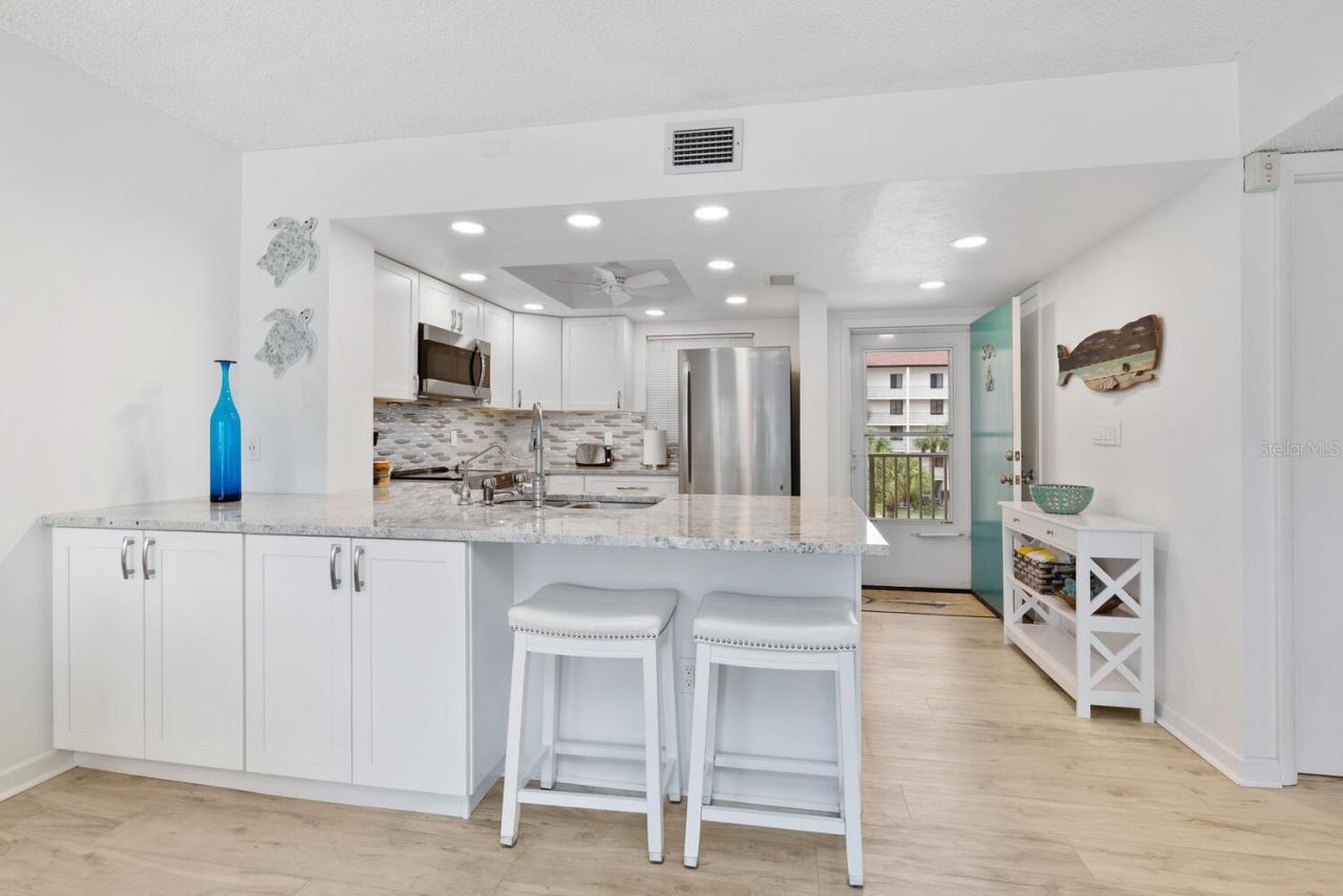 1250 N Portofino Drive, Unit 304, Sarasota, FL 34242 Photo