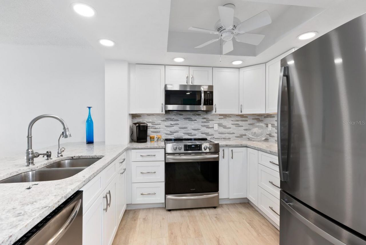 1250 N Portofino Drive, Unit 304, Sarasota, FL 34242 Photo