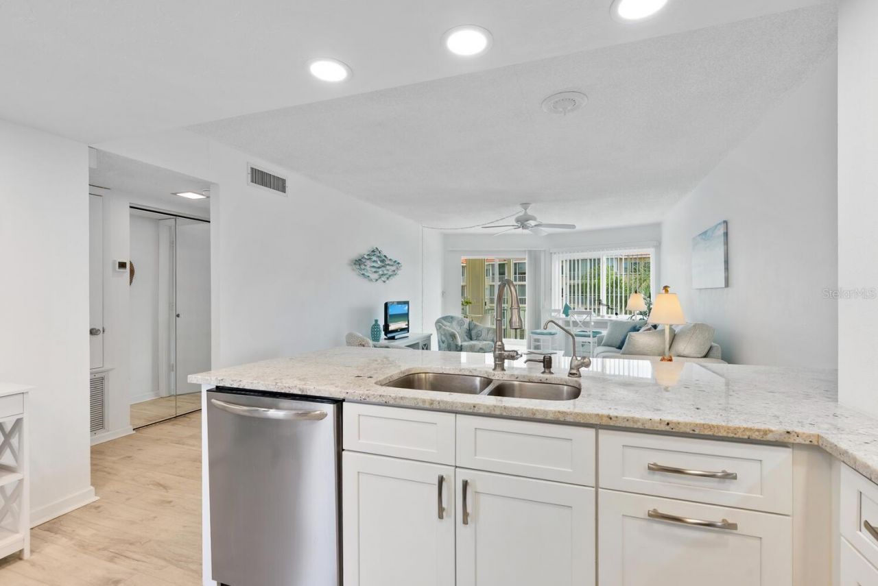 1250 N Portofino Drive, Unit 304, Sarasota, FL 34242 Photo