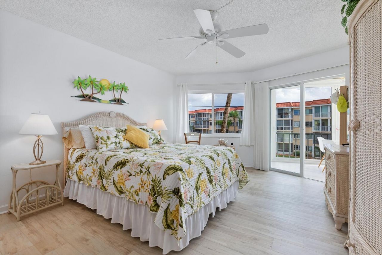 1250 N Portofino Drive, Unit 304, Sarasota, FL 34242 Photo