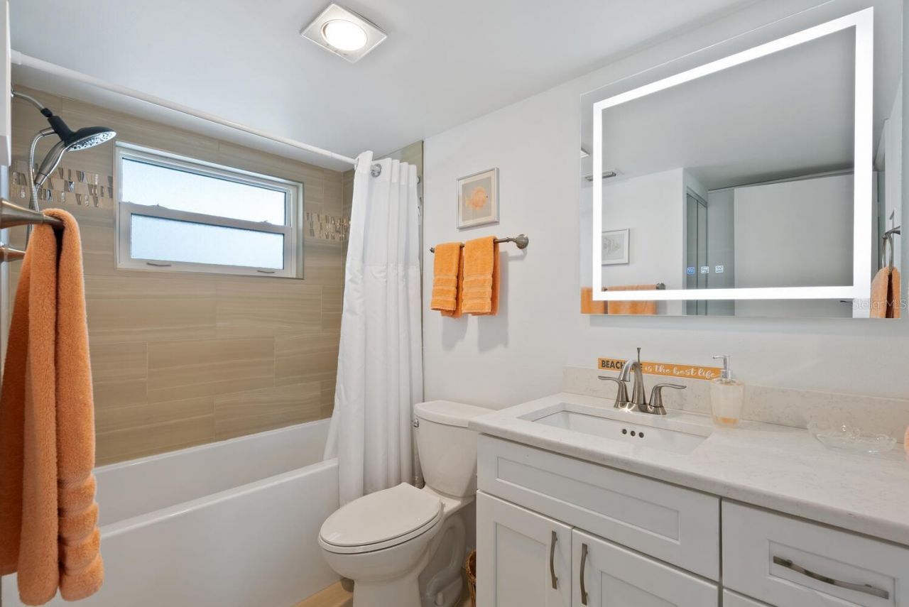 1250 N Portofino Drive, Unit 304, Sarasota, FL 34242 Photo