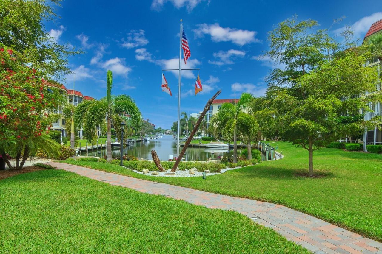 1250 N Portofino Drive, Unit 304, Sarasota, FL 34242 Photo