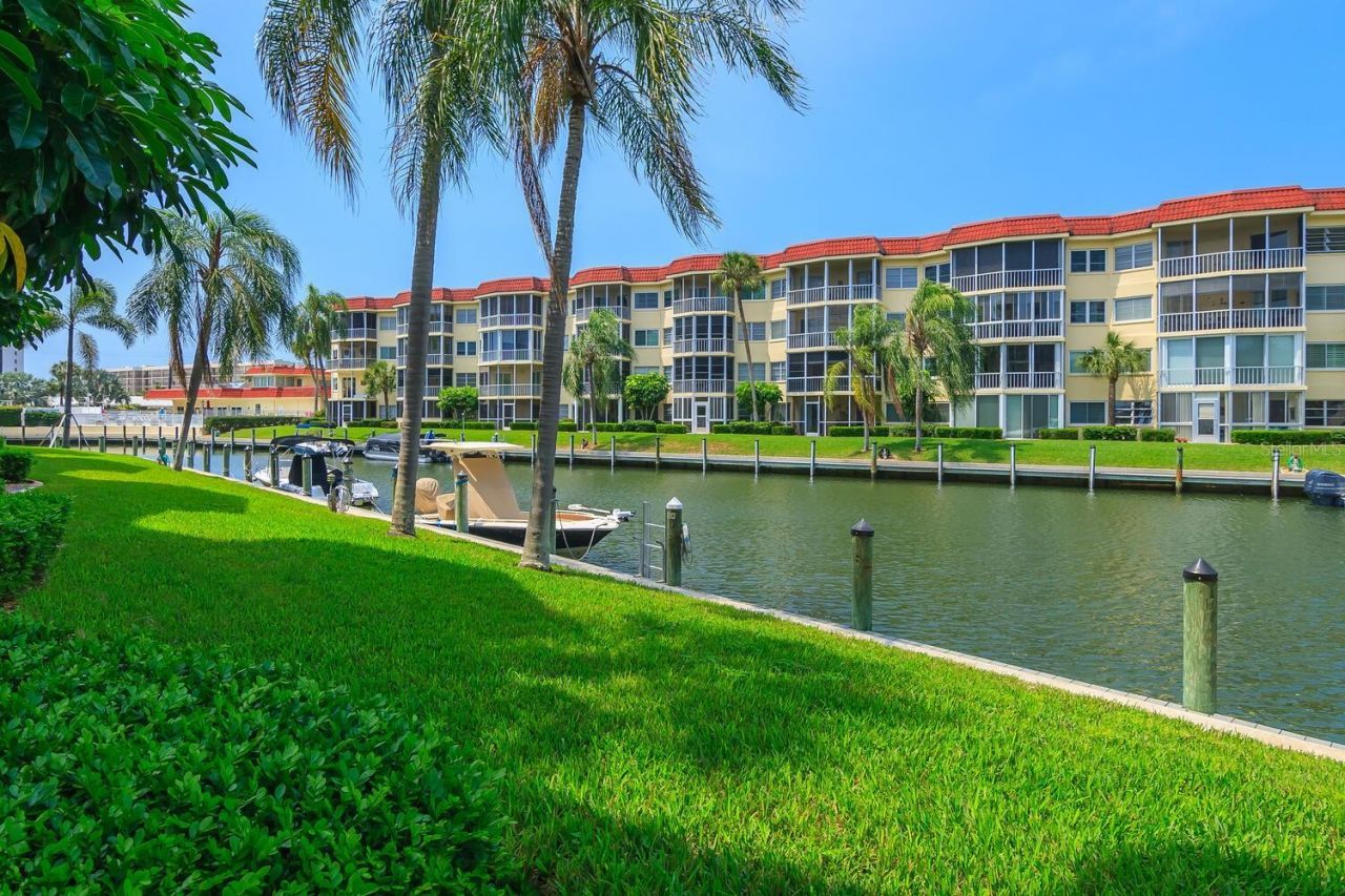 1250 N Portofino Drive, Unit 304, Sarasota, FL 34242 Photo