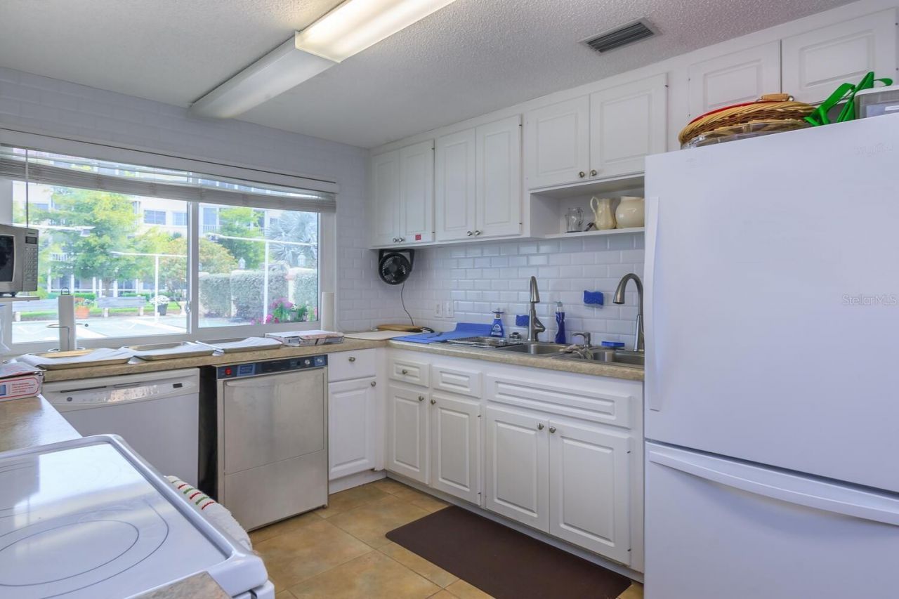 1250 N Portofino Drive, Unit 304, Sarasota, FL 34242 Photo