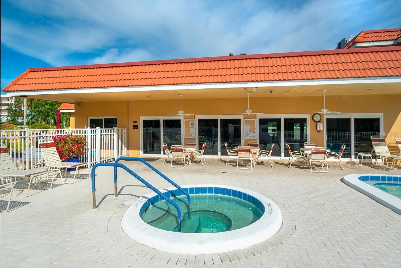 1250 N Portofino Drive, Unit 304, Sarasota, FL 34242 Photo