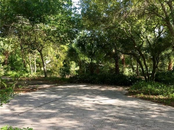 9605 Riverview Drive, Micco, FL 32976