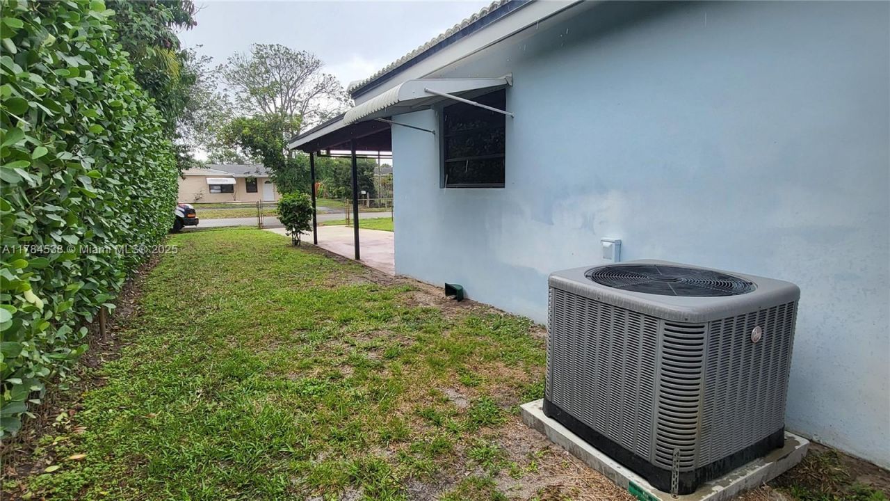 521 N 70th Way, Hollywood, FL 33024 Photo